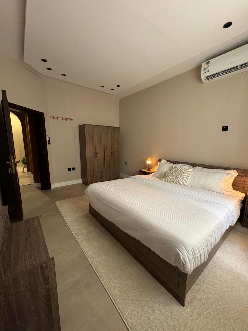 Amazing Apartment with Self Check-in | 5657 Featured Image