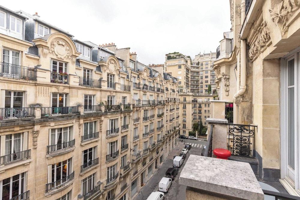 Wonderful Studio for 2 People - Tour Eiffel Property Grounds