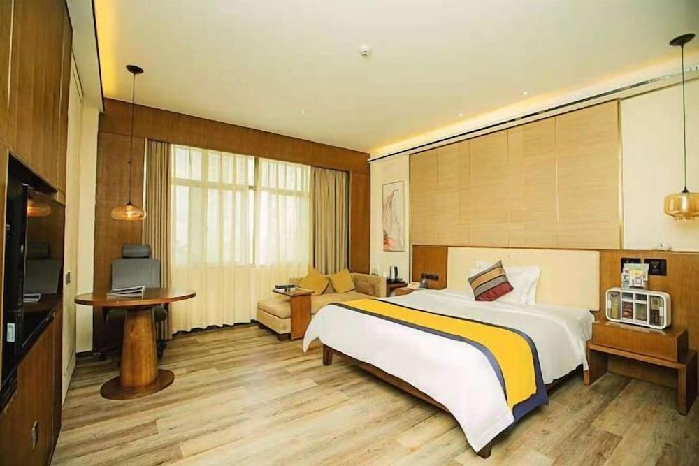 Karen Le Business Hotel