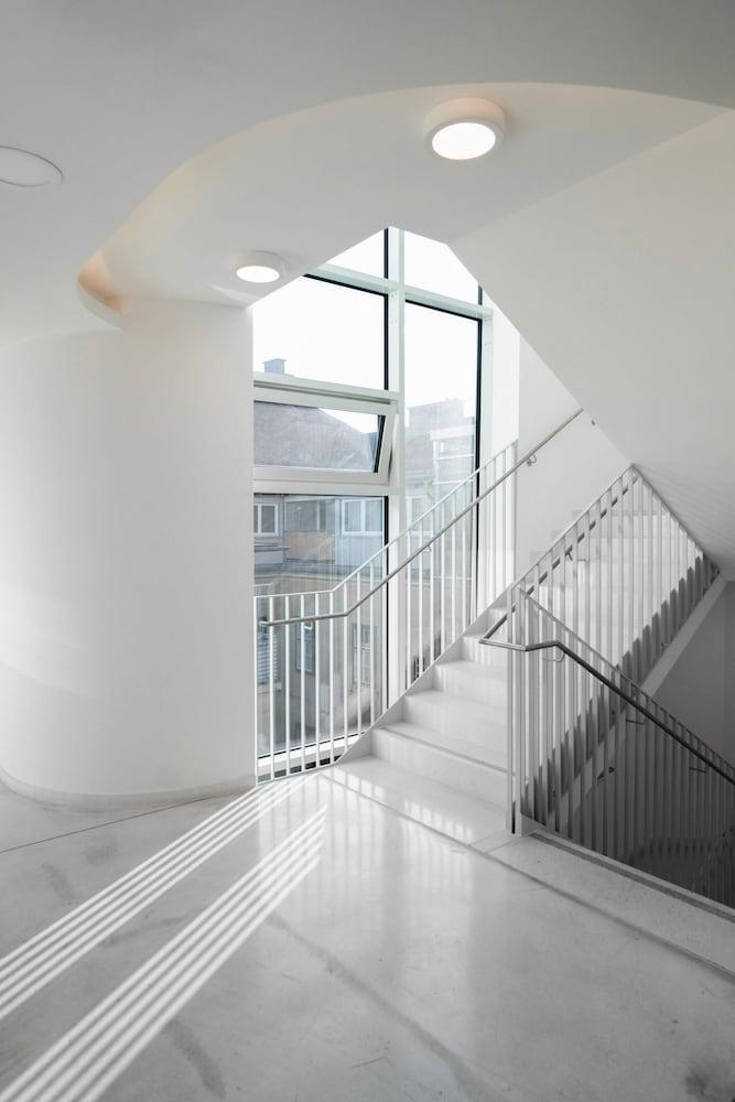 لايم هوم جراز - أرجوس باي زاها هاديد داخلي