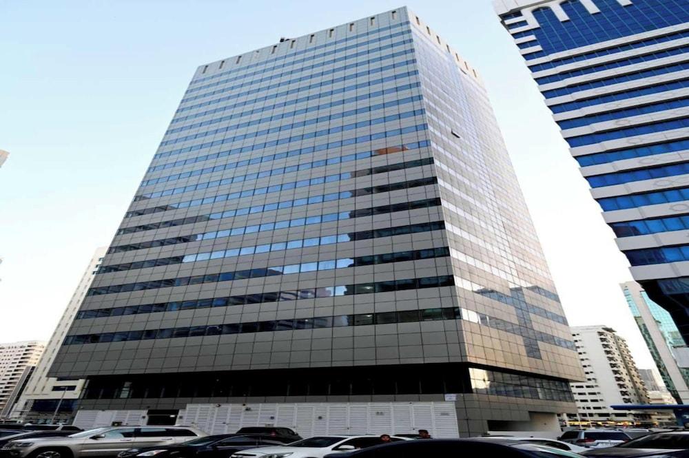 شقة مريحة بغرفة نوم واحدة وردهة ومطبخ في برج باليت بمنطقة النادي السياحي الصورة الأساسية