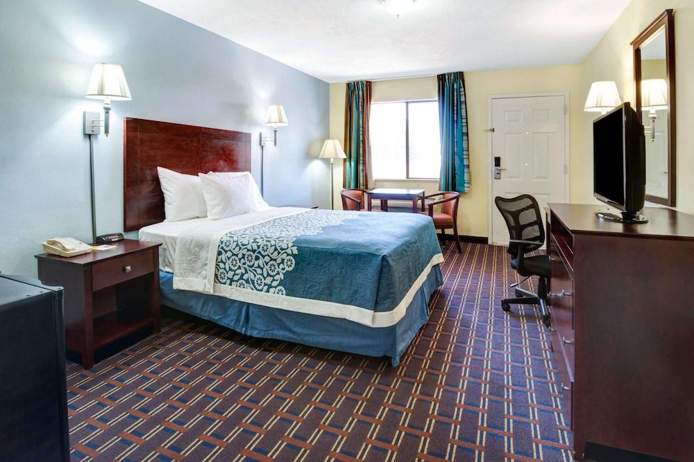 Days Inn by Wyndham Albuquerque West Room