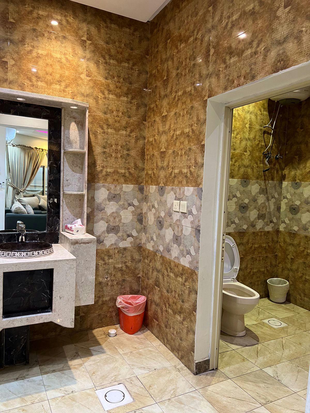 Comfy Chalet with Comfortable and Simple Furniture | 4603 Bathroom