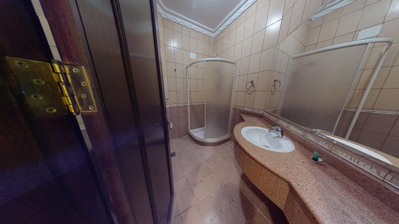 Comfy Chalet with Comfortable and Simple Furniture | 2021 Bathroom