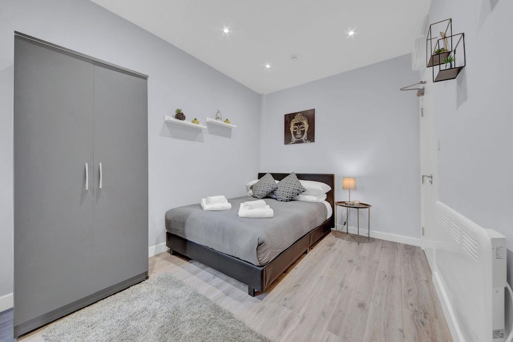 Serviced Ensuite Room In West Drayton London UB7 Featured Image