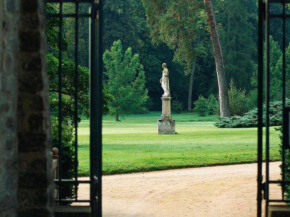 ibis Château de Fontainebleau Exterior