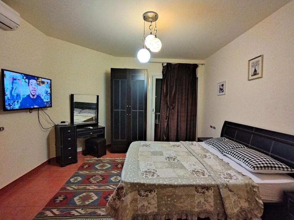 شاليه ببانوراما بورتو السخنة غرفة