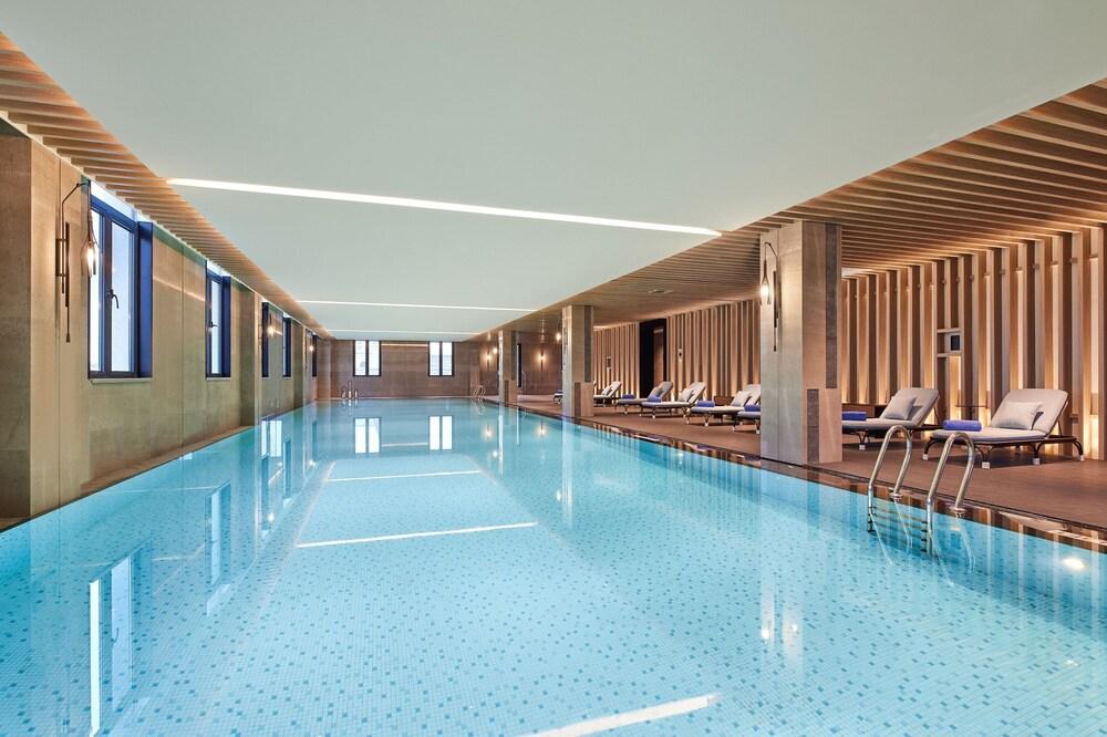 Four Points By Sheraton Shanghai Fengjing Waterslide