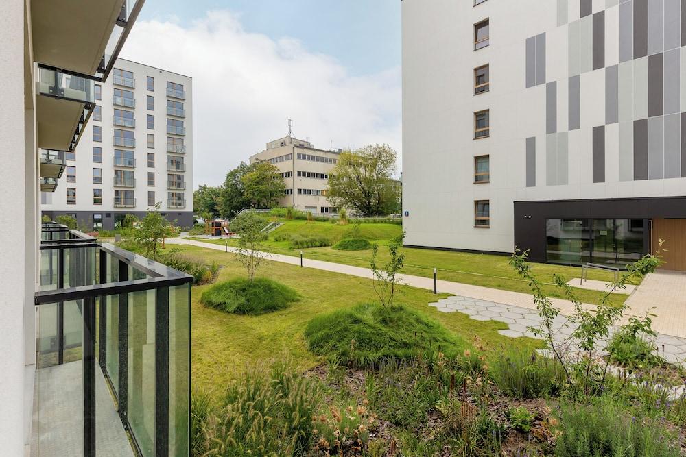 Służewiec Apartment by Renters Exterior