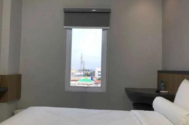 Front One Hotel Gresik Others