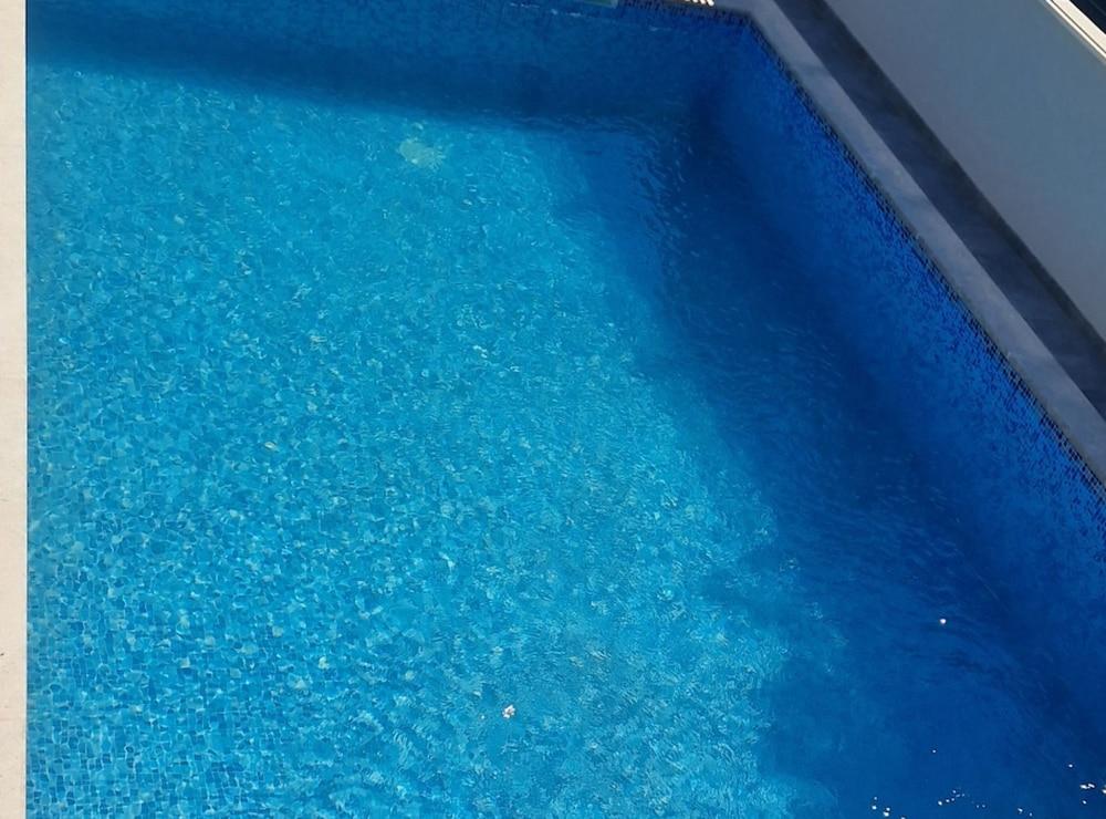 أبارتمنت إيفان ويذ بول حمام سباحة مكشوف