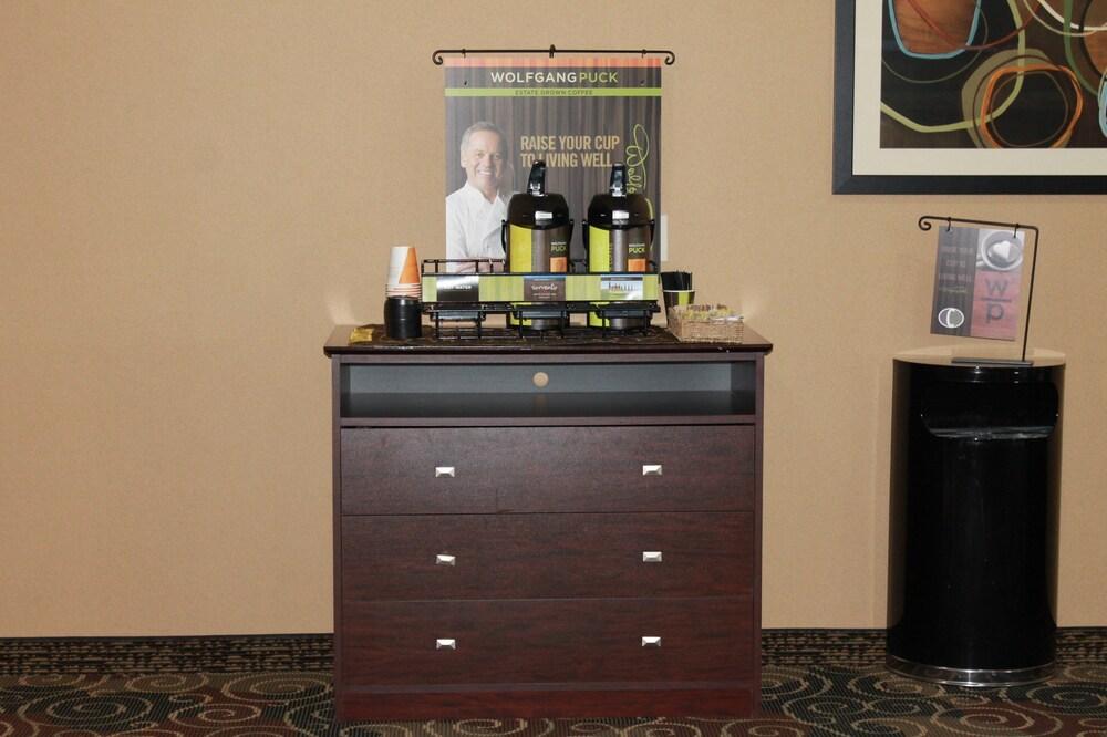 Cobblestone Inn & Suites - Avoca Lobby