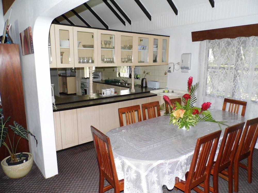 Island Accommodation Suva Interior