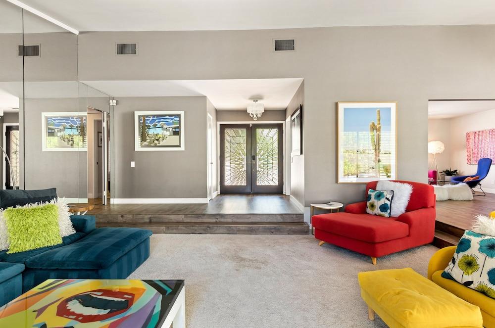 Sonora Charmer - Private Pool w/ Mountain Views! Interior