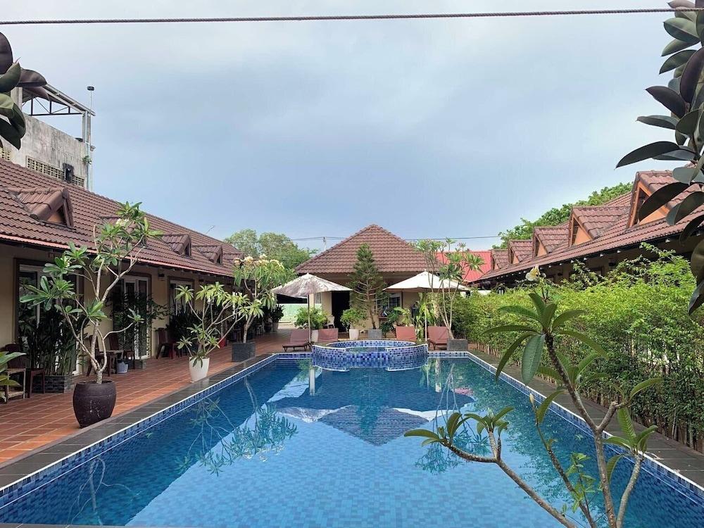 Hello Kampot Resort