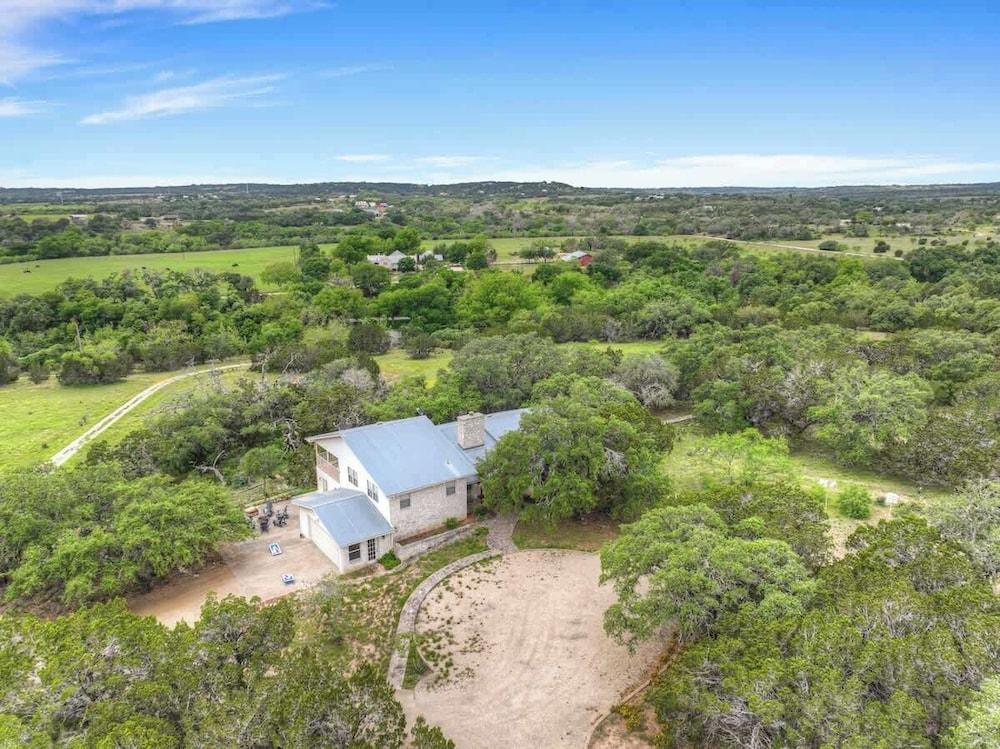 Serene Creek Front Home With Games+grill! Exterior