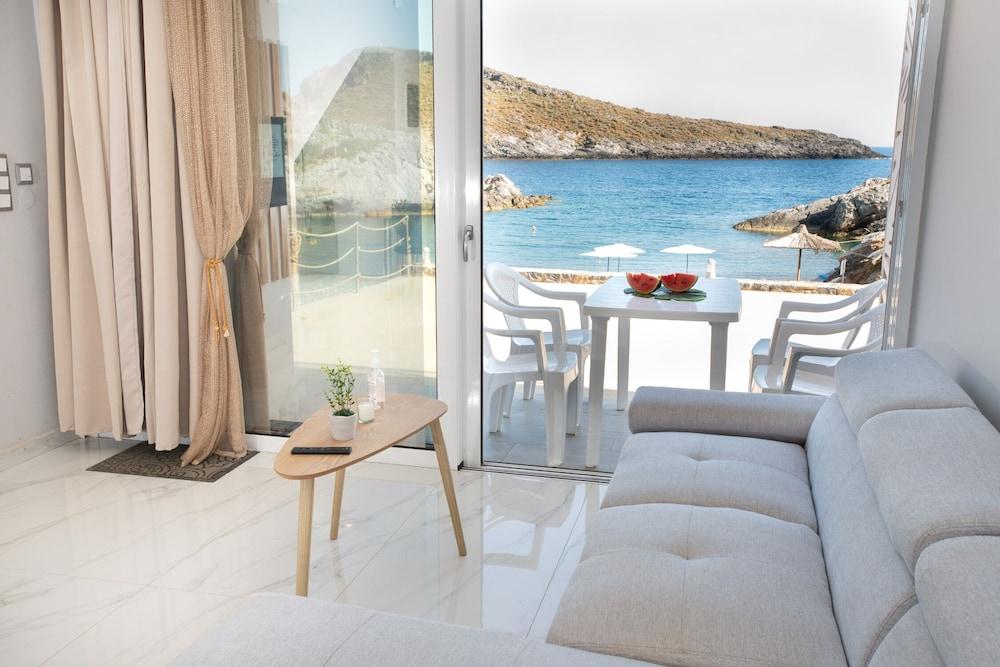 Beachfront Studio Kyma East Room