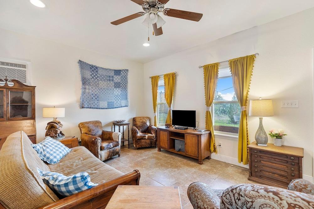 ترايلز سيسترز كالم أون ذي إدج أوف تاون غرفة