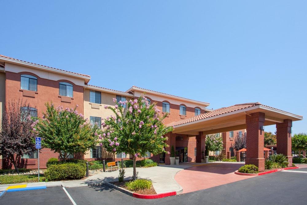 Holiday Inn Express & Suites Davis - University Area by IHG Exterior
