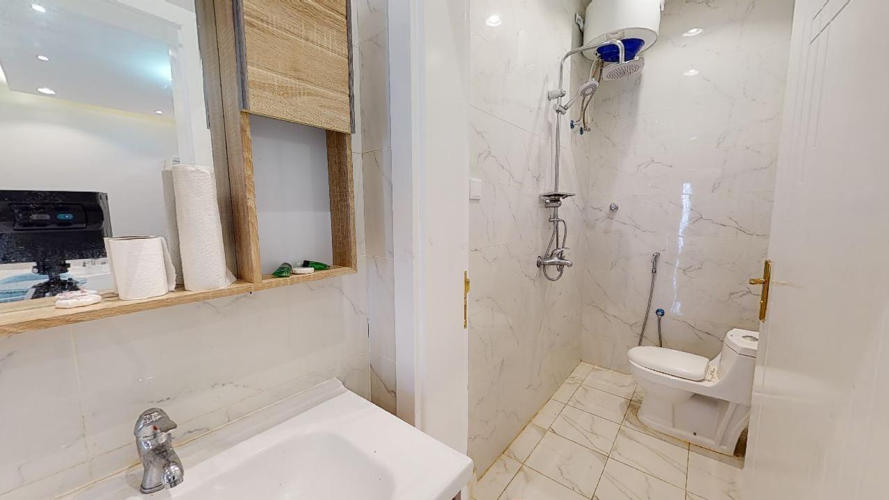 Elegant Chalet with Comfortable and Simple Furniture | 1863 Bathroom