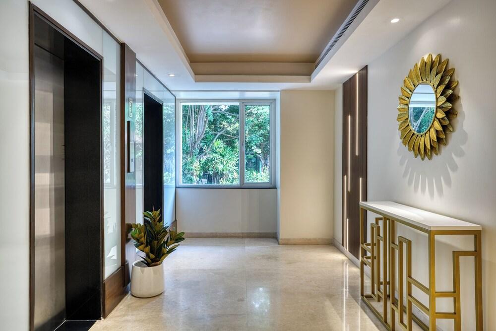 Featherlite Evoma Hotel Reception