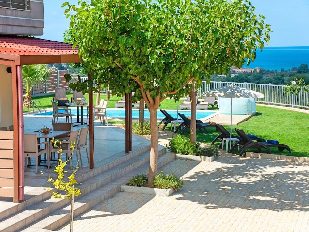 3 Villas Next to Each Other with Pool & Sea View Exterior