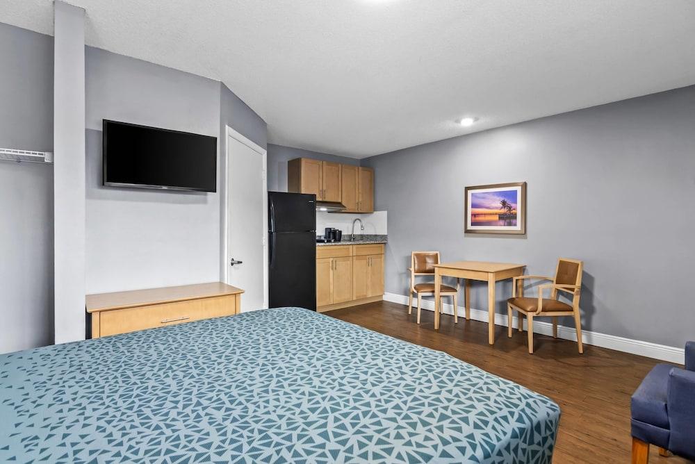 Suburban Studios Stuart near Federal Hwy 1