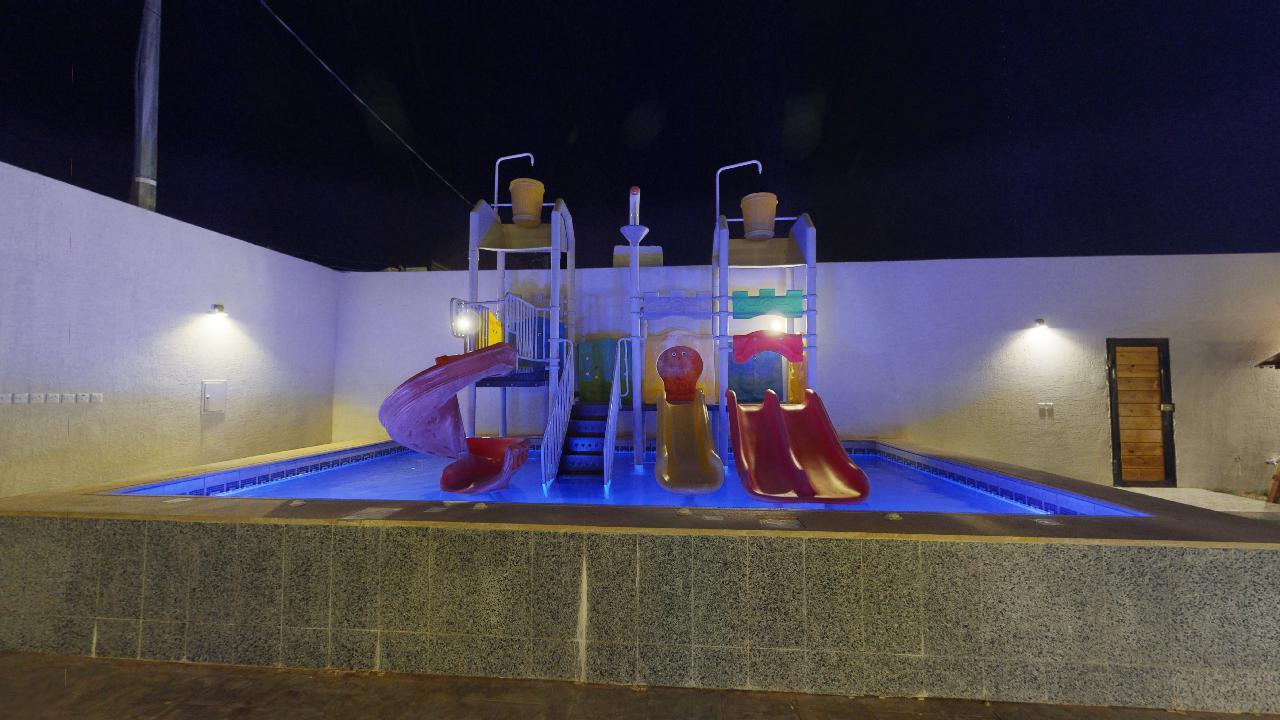 Comfy Chalet with Home Projector | 254 Waterslide