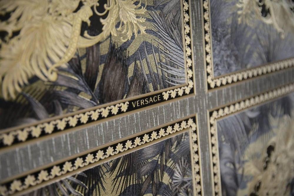 Luxury Versace Sleeps10, Hottub, Pool Table, Skytv Interior Detail