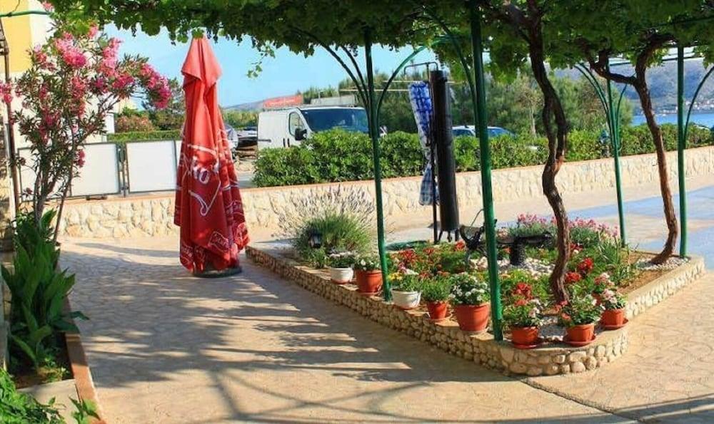 Stjepan - 10m From Beach - A3 Exterior