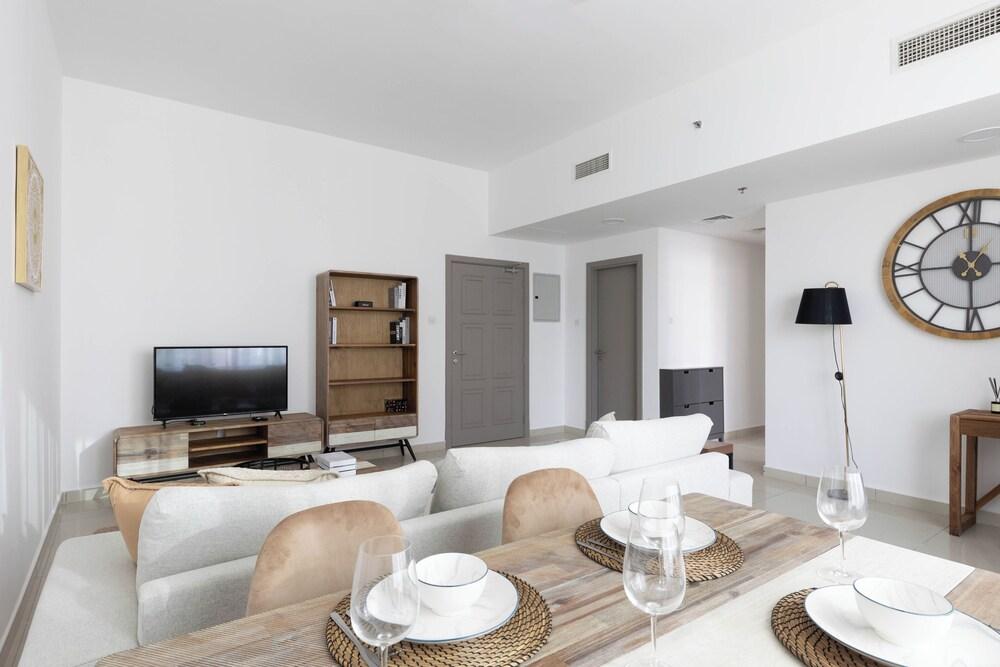 Handsome 1BR in Armada Tower 3 Featured Image