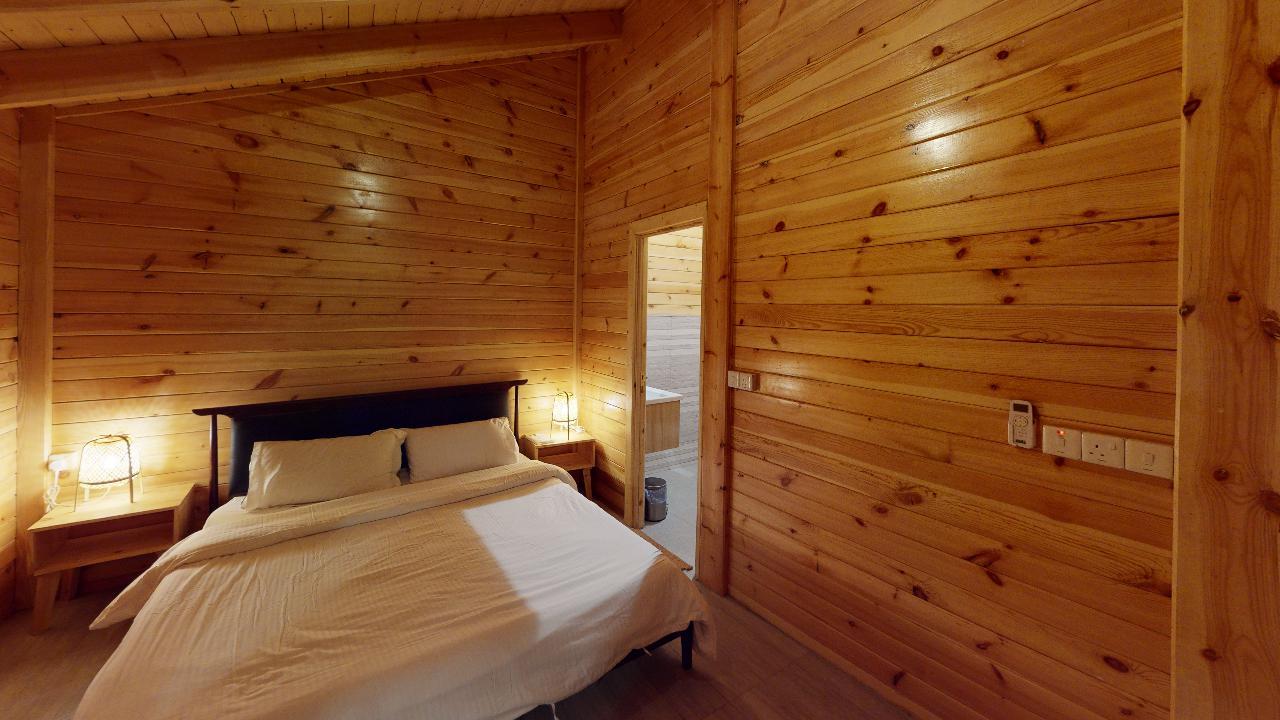 Comfy Chalet with Home Projector | 254 Bedroom