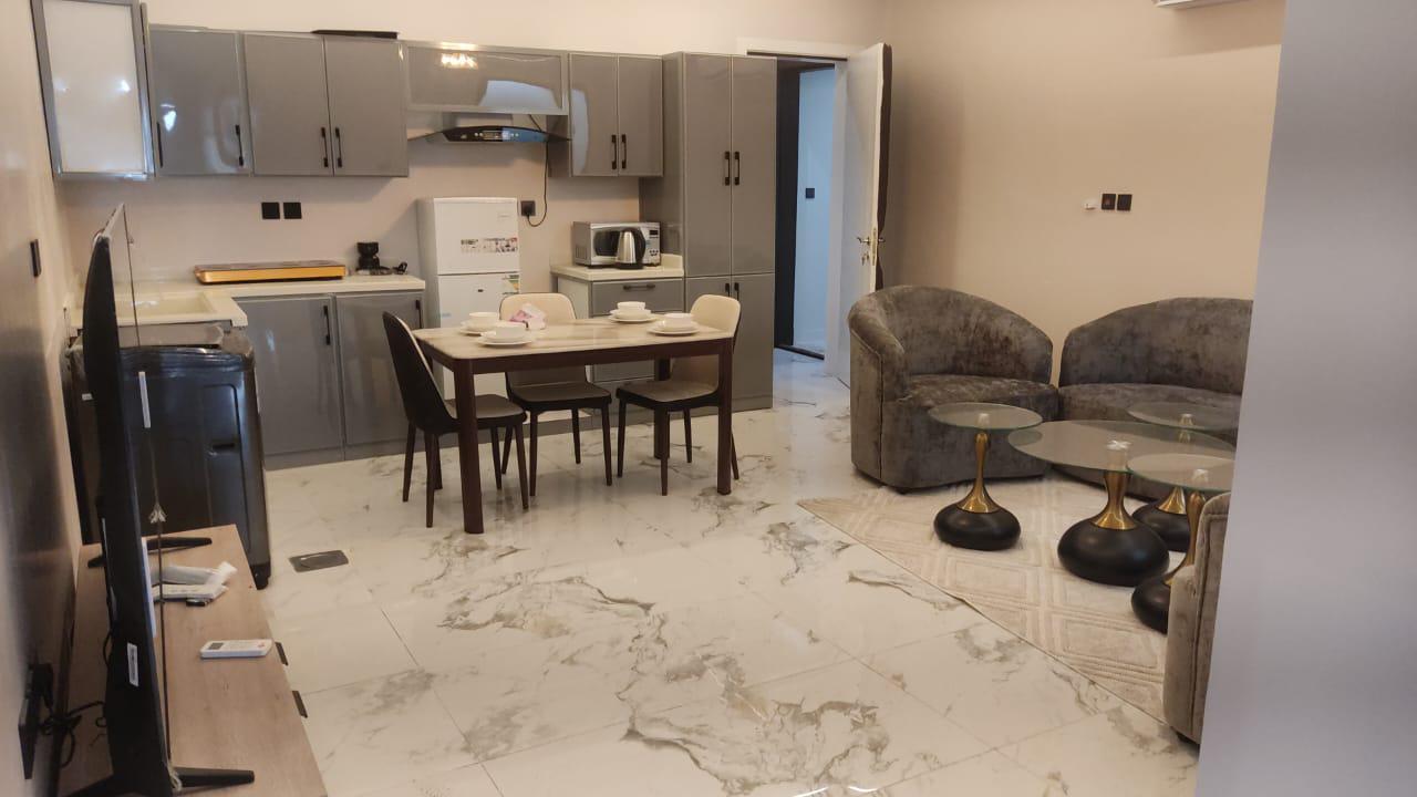 Attractive Apartment with Self Check-in | 5669 Living Area