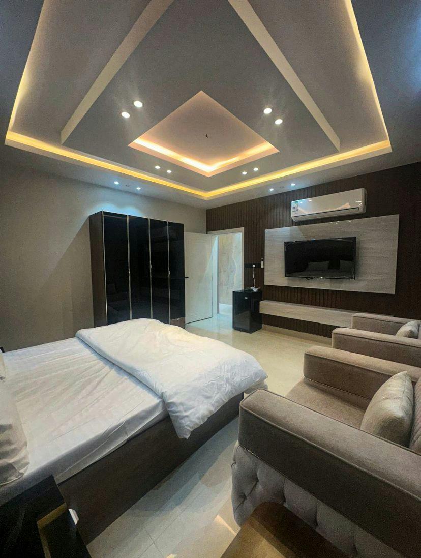 Elegant Studio with Comfortable and Simple Furniture | 4774