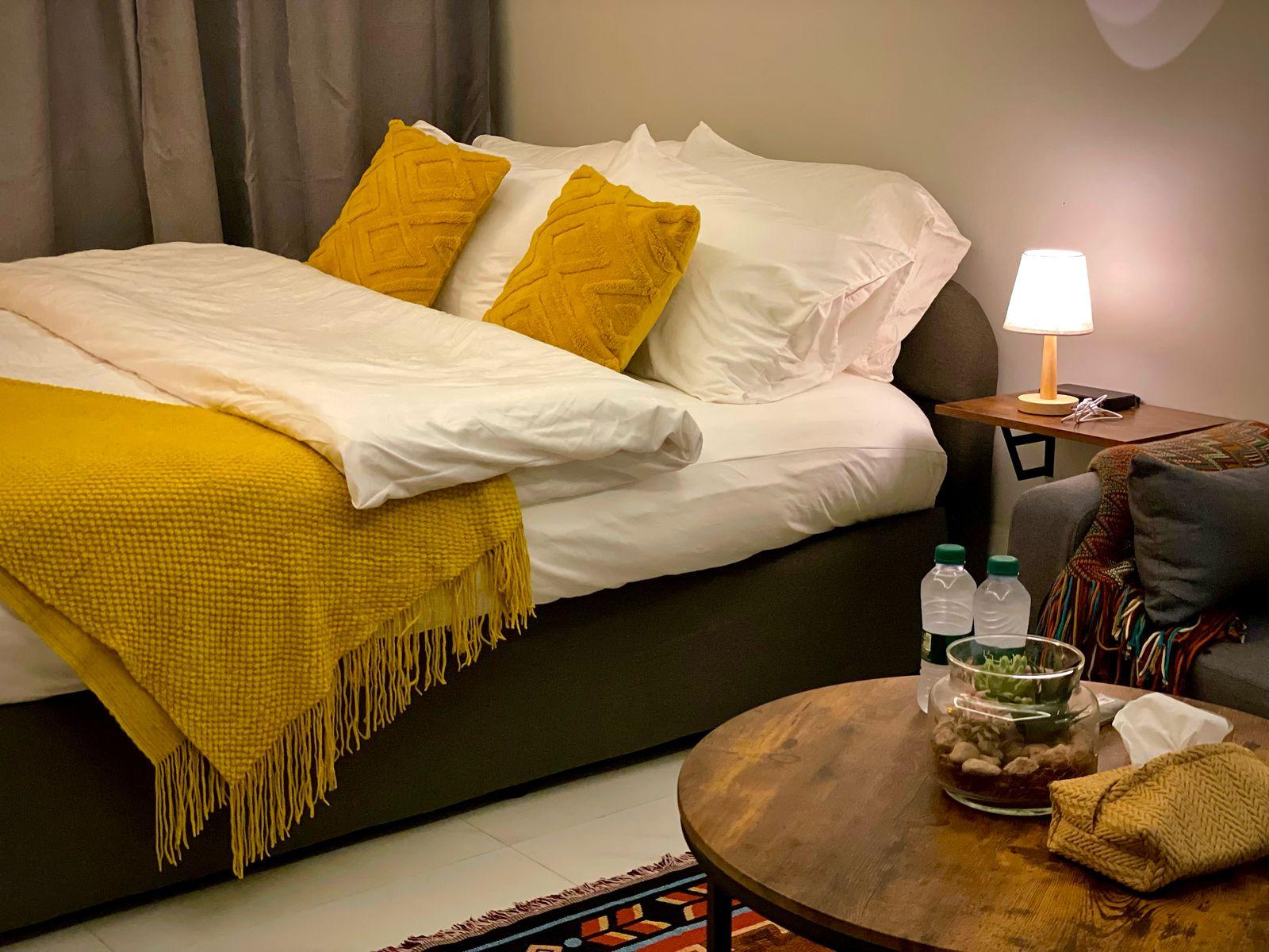 Elegant Studio with Comfortable and Simple Furniture | 5590 Bedroom