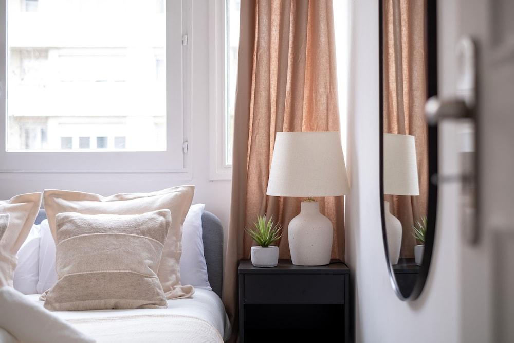 أبارتمنت شارمانت آه ليفالوا غرفة