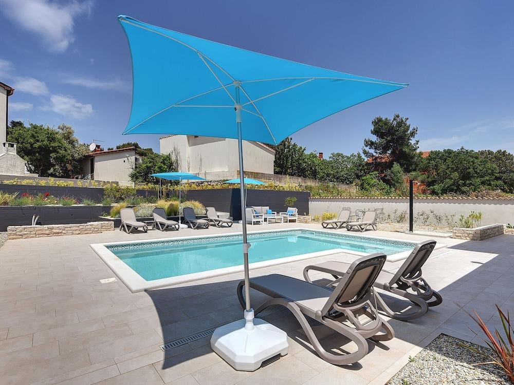Villa With Pool in Premantura Waterslide