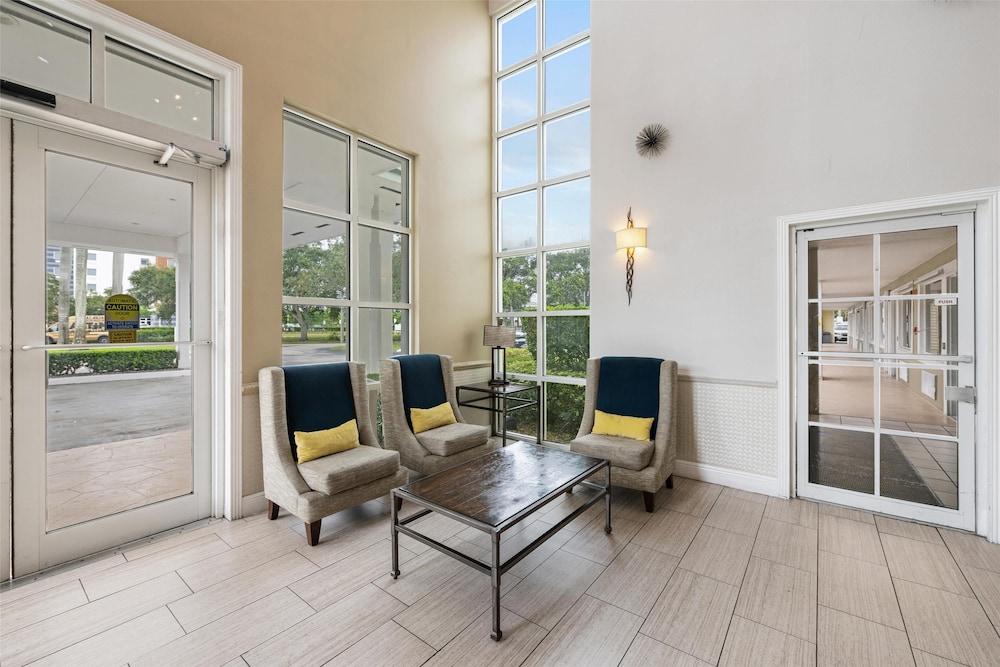 Best Western Gateway to the Keys Lobby