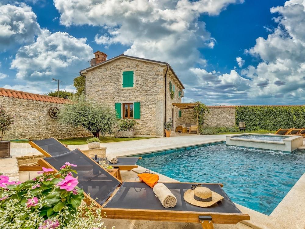 Renovated Stone Villa in Istrian Style With Private Pool and Whirlpool for 12 People Waterslide