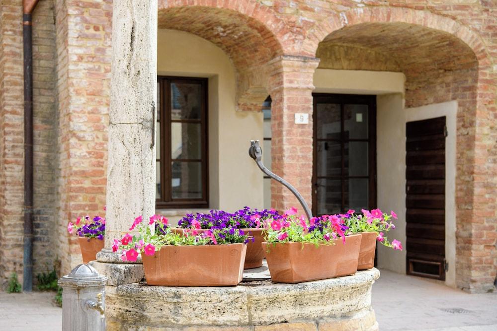 Albergo Diffuso Borgo Santo Exterior