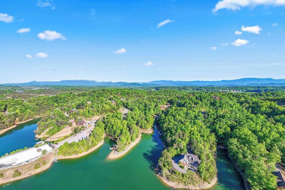 Rustic 3br Cabin Near Lake w/ Hot Tub! Aerial View