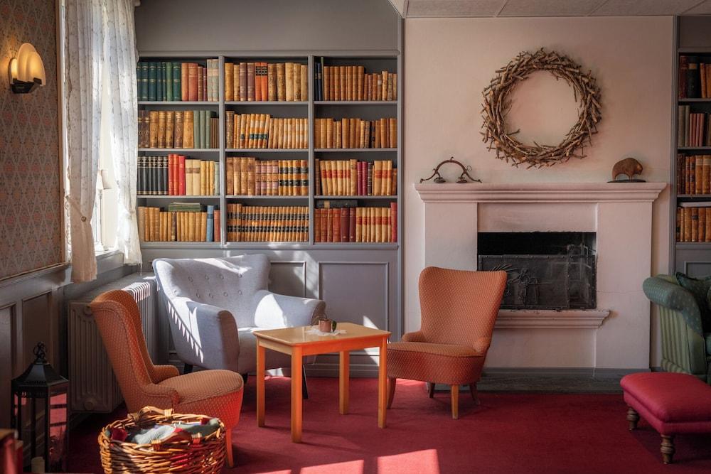 Øvre Sem Gård Lobby Sitting Area
