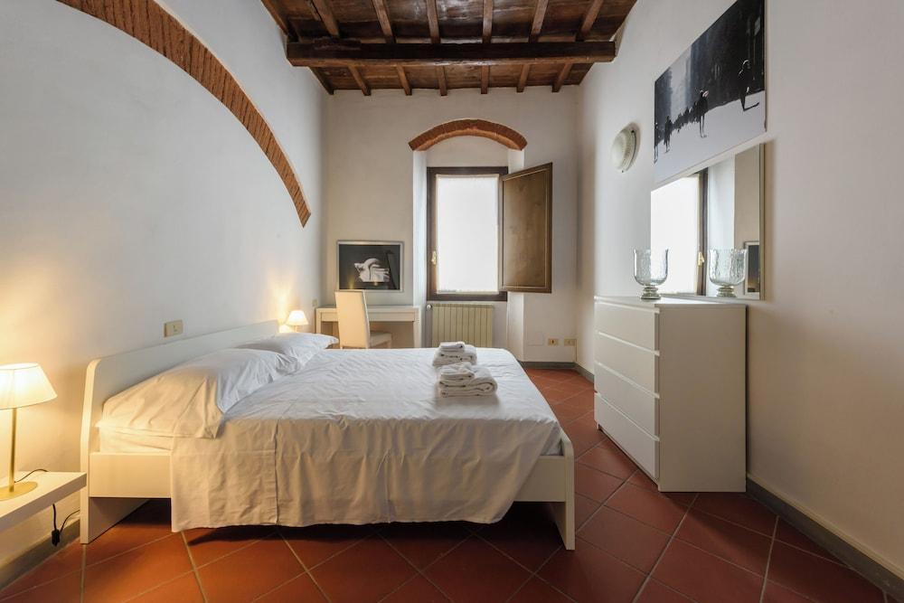 Borgo Art Apartment by Mmega Room