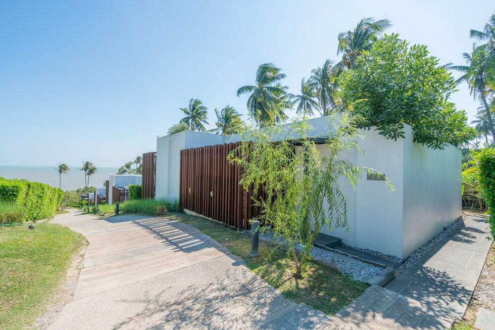 SEAnery Beach Resort Exterior