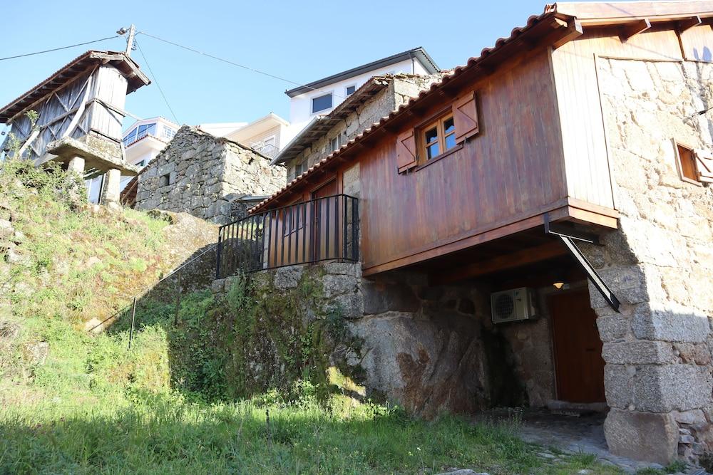 Comfortable Rural Cottage in Ancient Village in the Douro Region Exterior