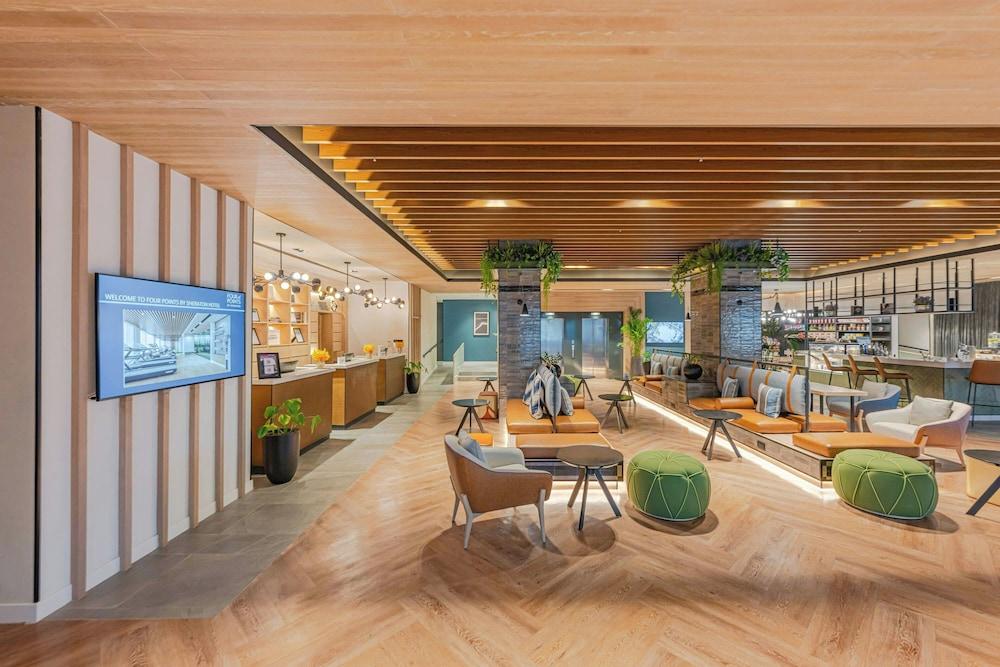 Four Points BY Sheraton King Abdulaziz Lobby