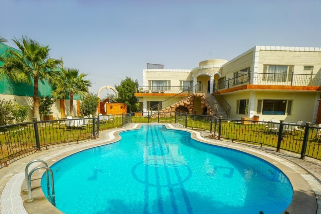 Elegant Chalet with Pool |2952