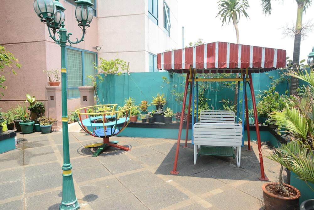 Simply 1BR Pangeran Jayakarta Apartment Exterior