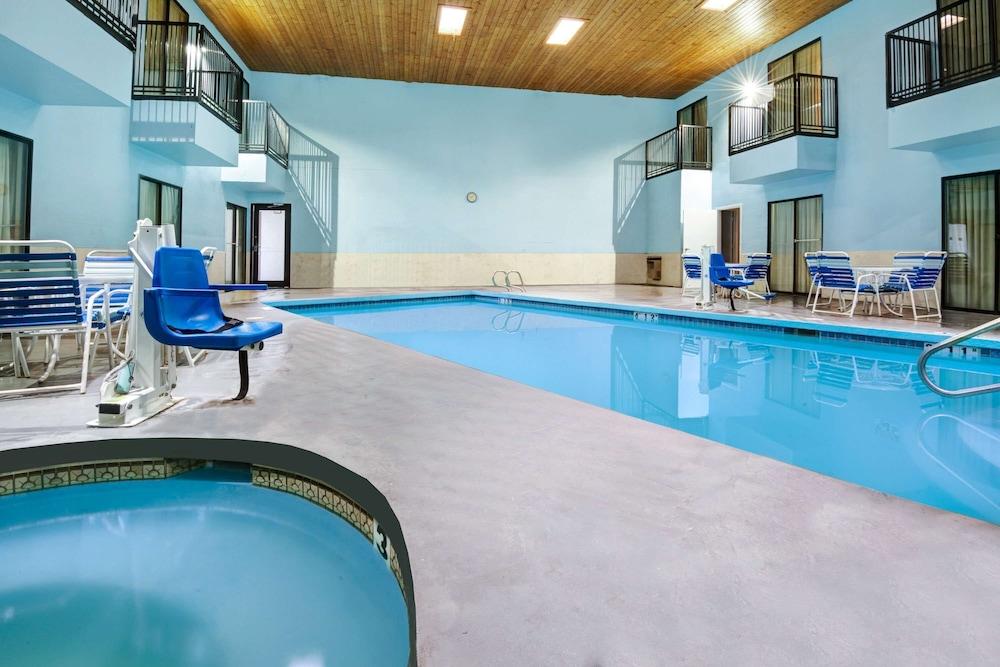 Days Inn by Wyndham Albuquerque West Waterslide