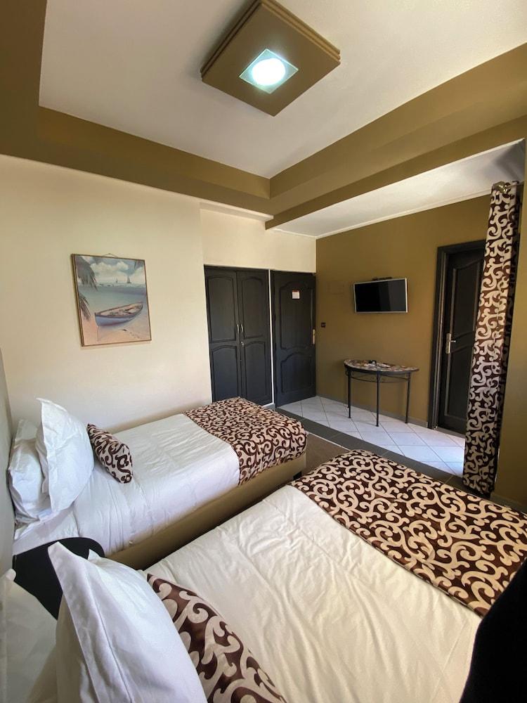 VELSATIS Room